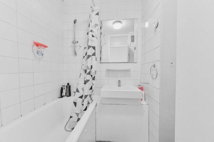 2 Bedroom Flat To Rent In Rowcross Street, Bermondsey, London, SE1