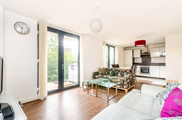 2 Bedroom Flat To Rent In Fairmont House, Canada Water, SE16