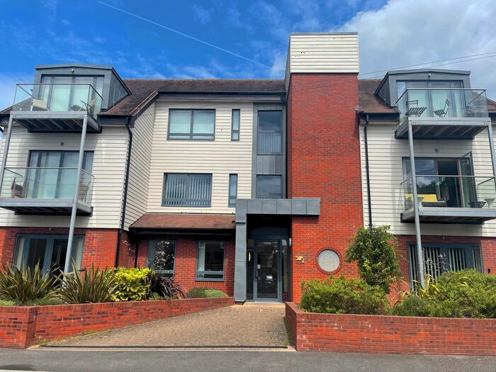 1 Bedroom Flat To Rent In Denne Parade, Horsham, RH12