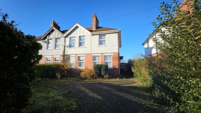 3 Bedroom Semi-Detached House For Sale In Droitwich Road, Worcester, WR3