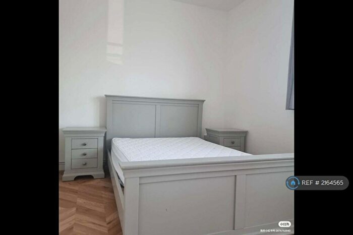 3 Bedroom Flat To Rent In Palliser House, London, E1