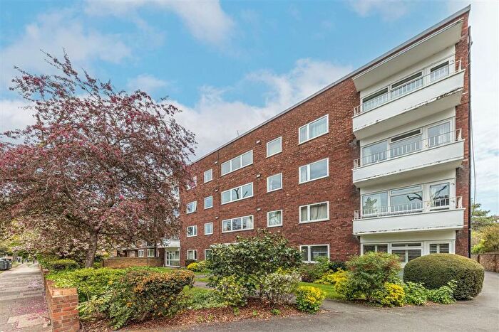 2 Bedroom Flat To Rent In Kew Road, Kew, Richmond, TW9