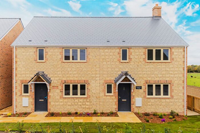 4 Bedroom Semi Detached House For Sale In Kingsdown Lane, Blunsdon, Swindon, SN25