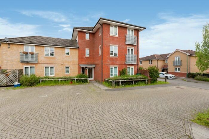 2 Bedroom Flat For Sale In Enders Court, Medbourne, Milton Keynes, Buckinghamshire, MK5