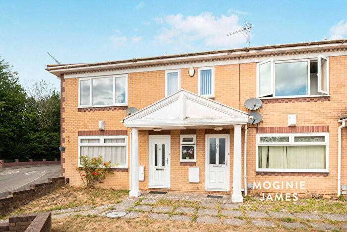 2 Bedroom Flat To Rent In Powderham Drive, Cardiff, CF11