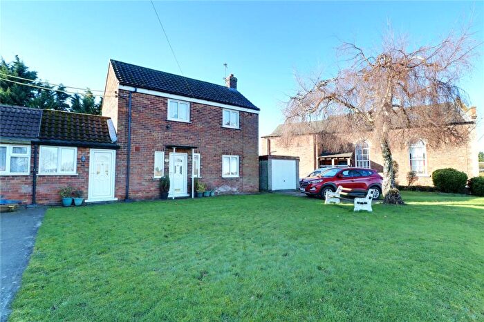 2 Bedroom Link Detached House For Sale In Wroot, Doncaster, Lincolnshire, DN9