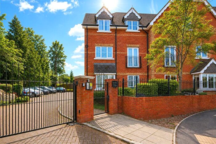 2 Bedroom Apartment For Sale In Queens Road, Sunninghill, Berkshire, SL5