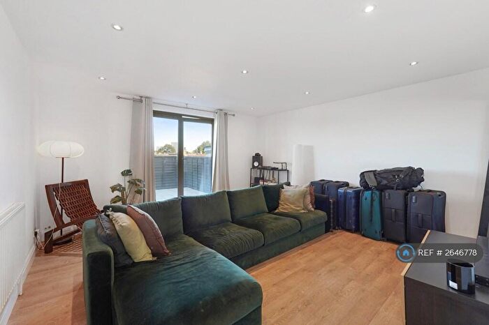 2 Bedroom Flat To Rent In Poplars Rd, Walthamstow, E17