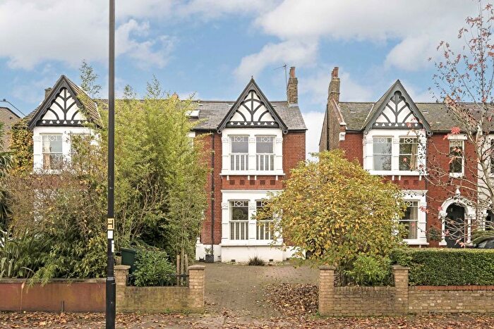 5 Bedroom Semi-Detached House To Rent In Courtfield Gardens, London, W13