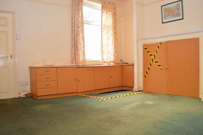 2 Bedroom Terraced House For Sale In Gainsborough Avenue, Oldham, OL8