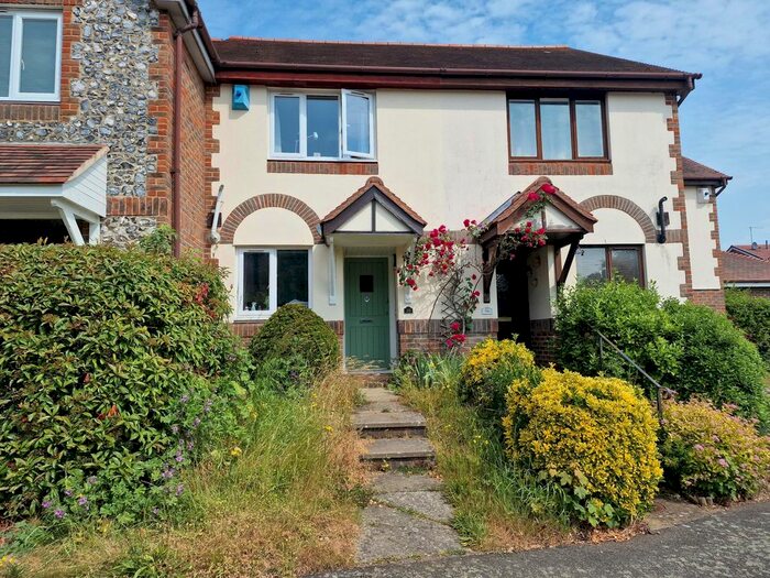 2 Bedroom Mews To Rent In Black Eagle Close, Westerham, Kent, TN16