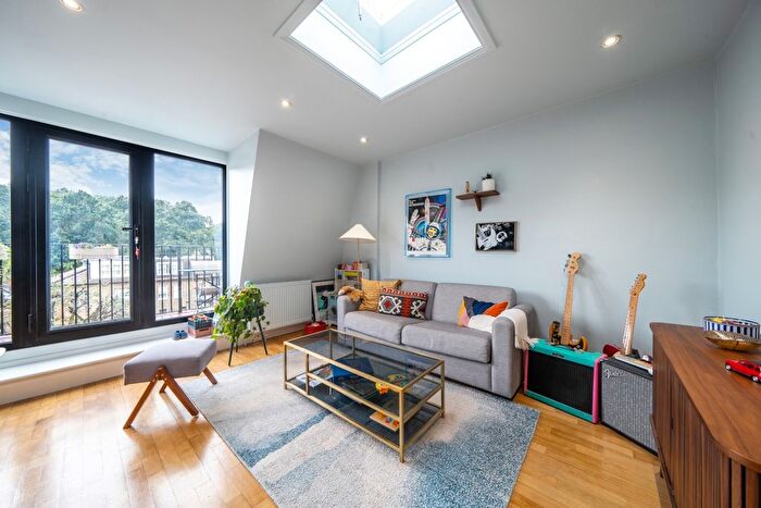 2 Bedroom Flat To Rent In Denning Road, London, NW3