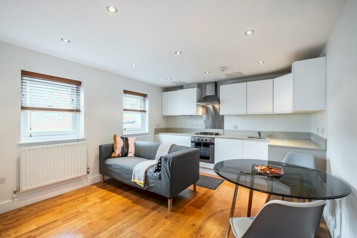 1 Bedroom Flat To Rent In Upper Street London, N1