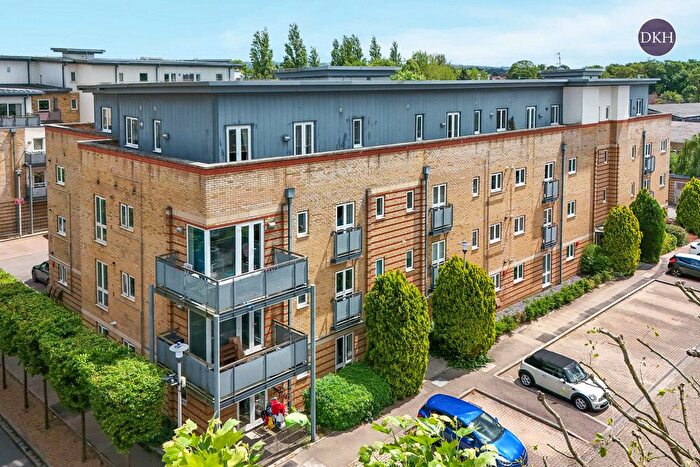 2 Bedroom Flat To Rent In Manhattan Avenue, Watford, Hertfordshire, WD18