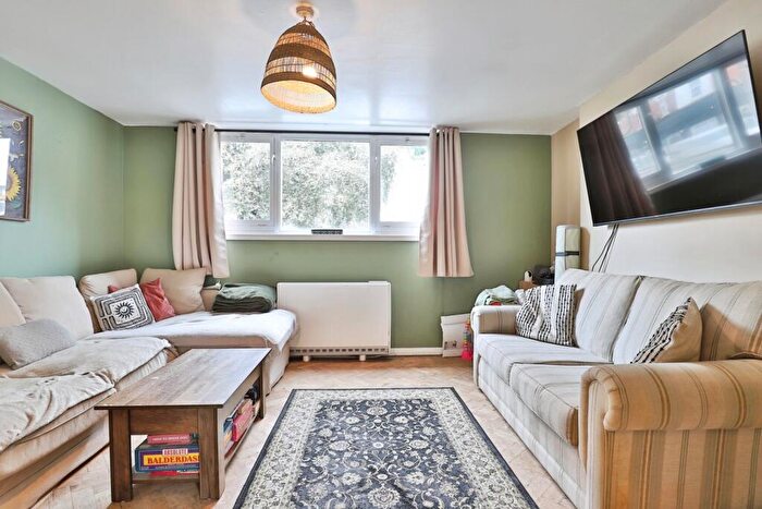 2 Bedroom Maisonette For Sale In Christchurch Road, Bournemouth, Dorset, BH1
