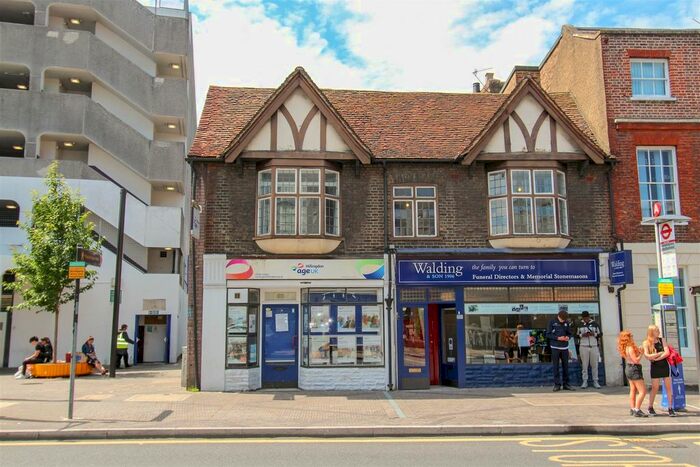 3 Bedroom Flat To Rent In High Street, Uxbridge, UB8