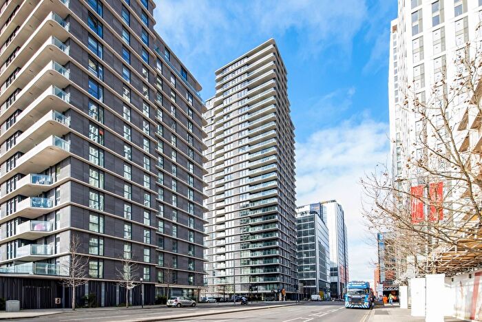 1 Bedroom Flat To Rent In Glasshouse Gardens, Stratford, London, E20