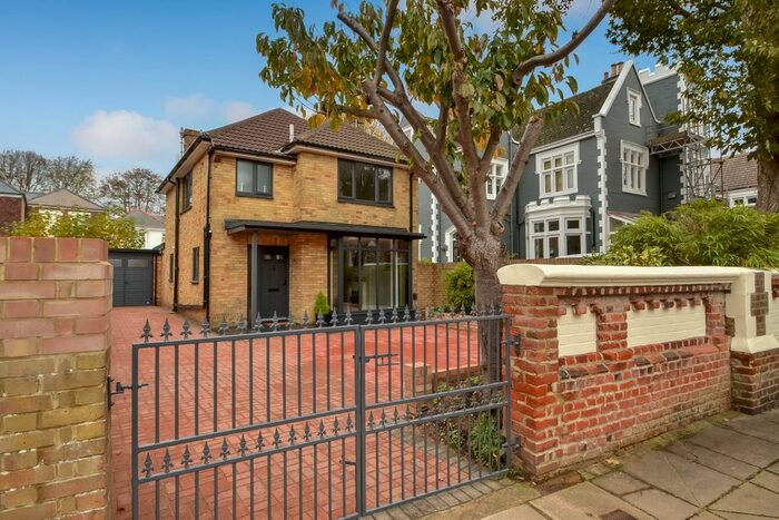 3 Bedroom Detached House To Rent In Merton Road, Southsea PO5