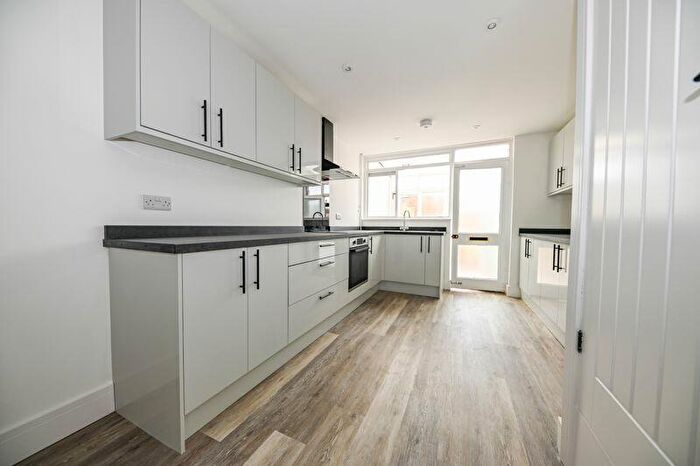 4 Bedroom Semi-Detached House To Rent In Sunnyside Walk, Havant, PO9