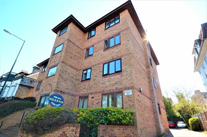 2 Bedroom Flat For Sale In Cranleigh Court, Bournemouth, BH2