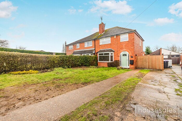 3 Bedroom Semi-Detached House For Sale In Grantham Road Bracebridge Heath, Lincoln, LN4