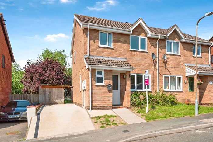 3 Bedroom Semi-Detached House For Sale In Holly Close, Grantham, NG31