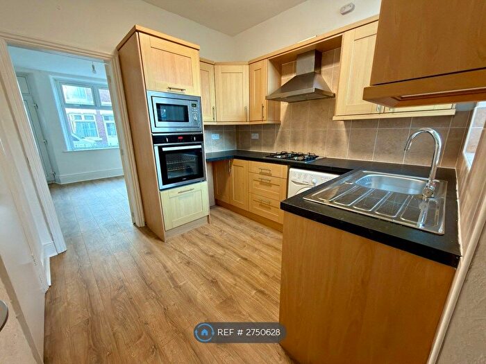 2 Bedroom Terraced House To Rent In Beechwood Road, Sheffield, S6