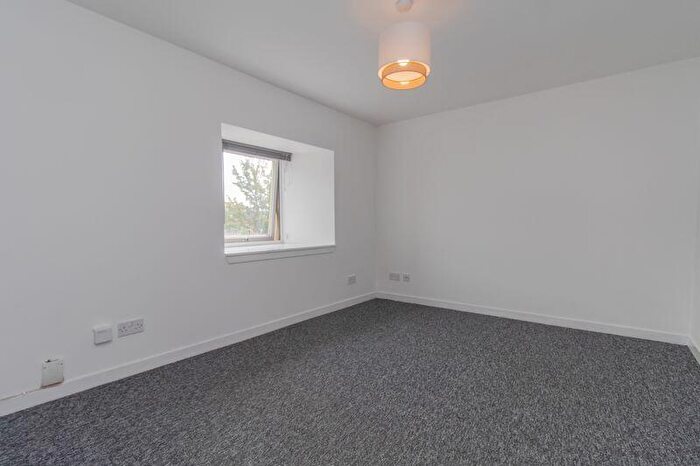 1 Bedroom Flat To Rent In Main Street, Renton, G82