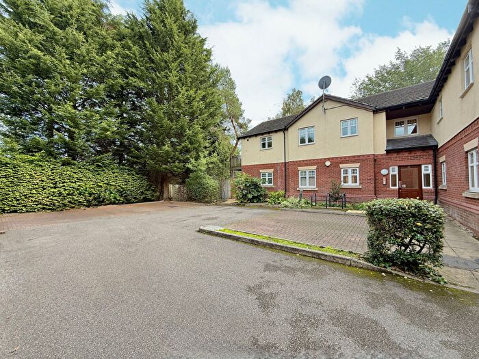 2 Bedroom Flat For Sale In The Links, Westley Close, Hall Green, B28