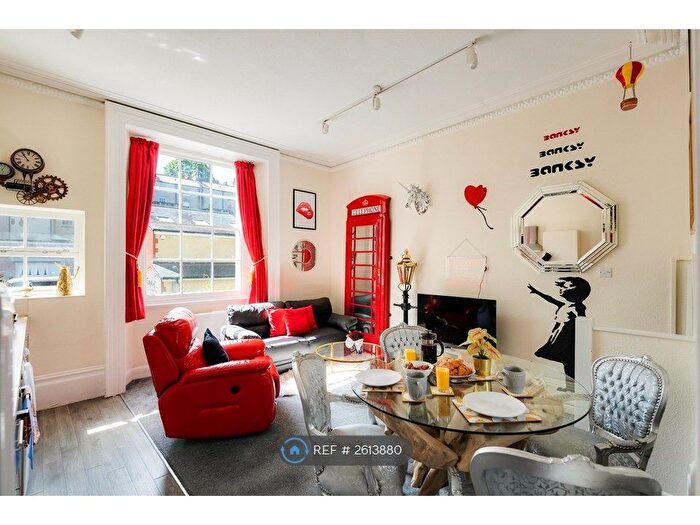 2 Bedroom Flat To Rent In Melrose Place, Bristol, BS8
