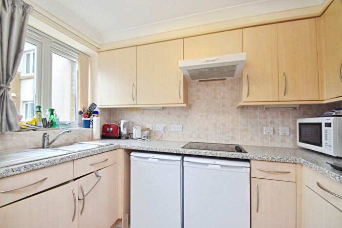 1 Bedroom Flat For Sale In Cwrt Hywel, Gorseinon, SA4