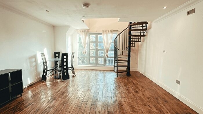 2 Bedroom Flat To Rent In The Green, E4