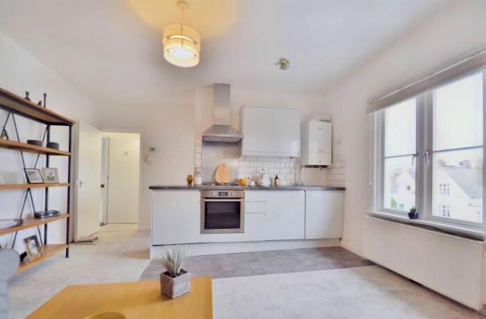1 Bedroom Flat To Rent In St Stephens Avenue, Shepherds Bush, W12