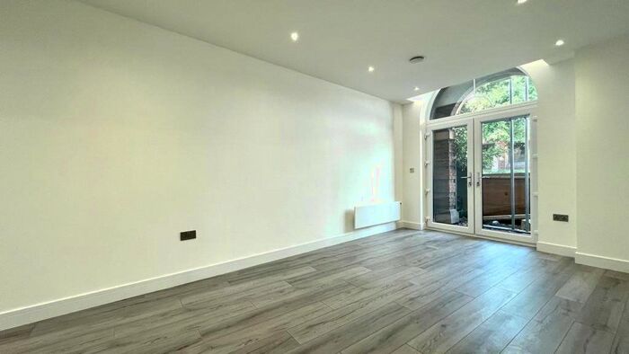 1 Bedroom Flat To Rent In Wesley Gate, Queens Road, Reading, Berkshire, RG1