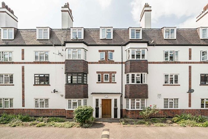 2 Bedroom Flat To Rent In Barrow Road, London, SW16