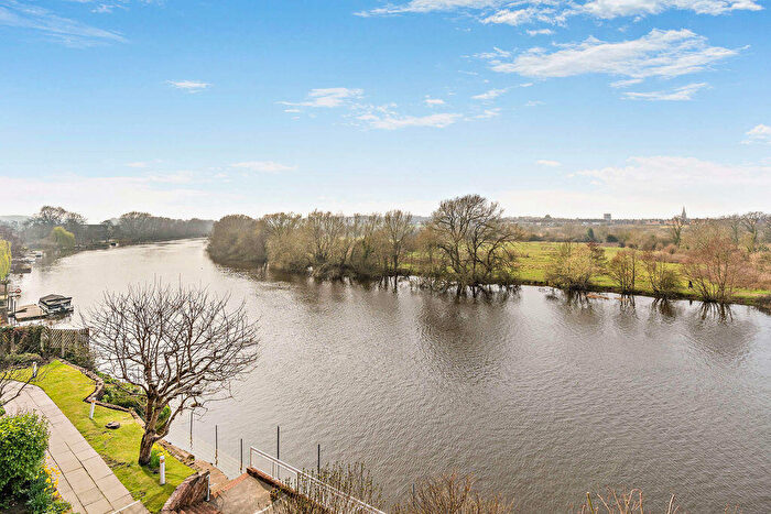 2 Bedroom Apartment For Sale In Dee Banks, Chester, CH3