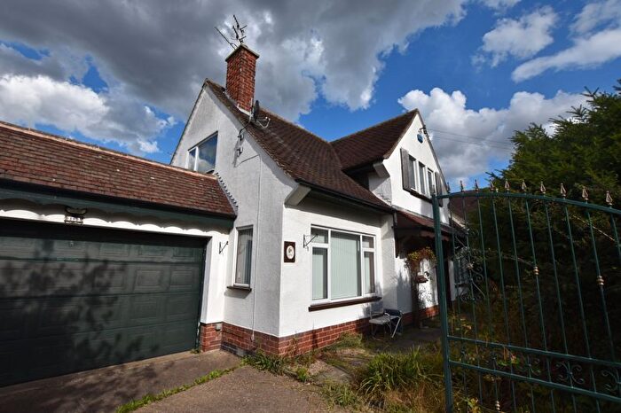 3 Bedroom Detached House For Sale In Woodthorpe Drive, Nottingham, NG5