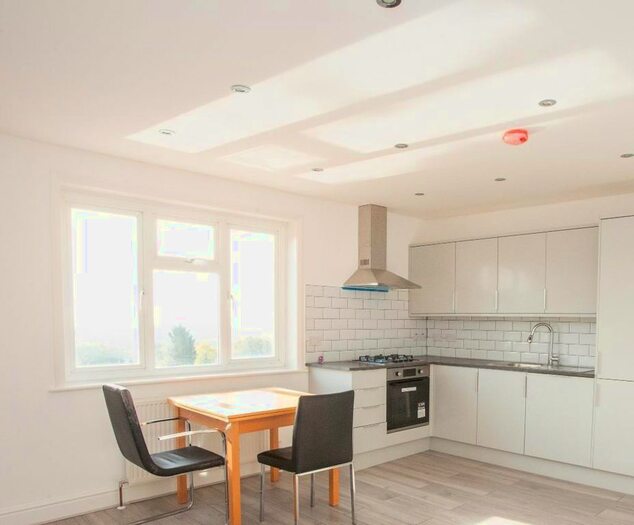 2 Bedroom Flat To Rent In A High Street, Heathfield, East Sussex, TN21