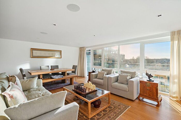 3 Bedroom Flat To Rent In Kew Bridge Road, Brentford, TW8
