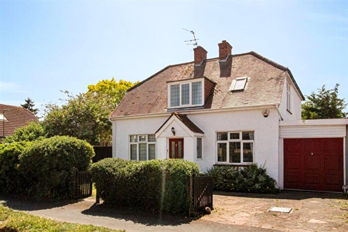4 Bedroom Detached House For Sale In West Gardens, Ewell Village, KT17