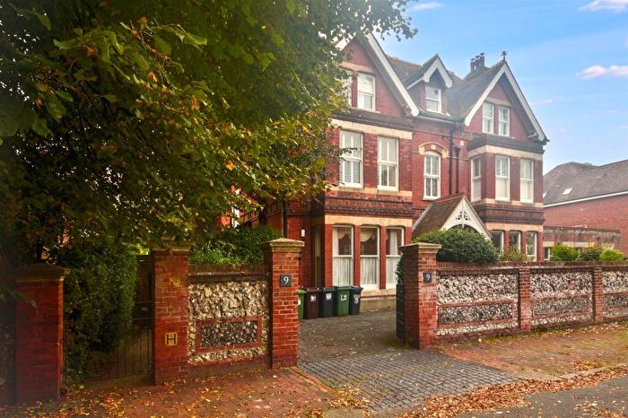 2 Bedroom Flat To Rent In Grassington Road, Lower Meads, BN20