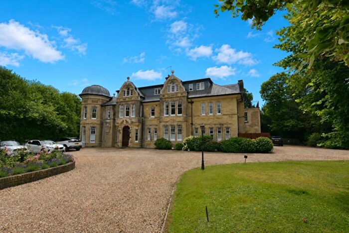 2 Bedroom Apartment For Sale In Highfield Hall, Fordingbridge, Hampshire, SP6