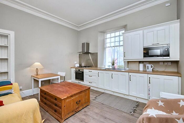 1 Bedroom Flat For Sale In Argyle Street, St Andrews, KY16