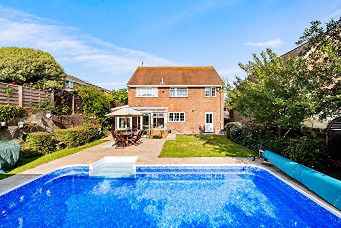 4 Bedroom Detached House For Sale In Thompson Close, Folkestone, CT19