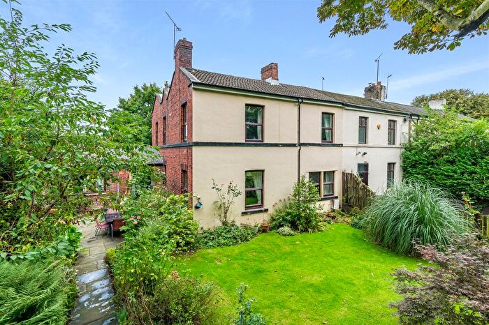 5 Bedroom End Of Terrace House For Sale In Whitehall Road, Leeds, West Yorkshire, LS12