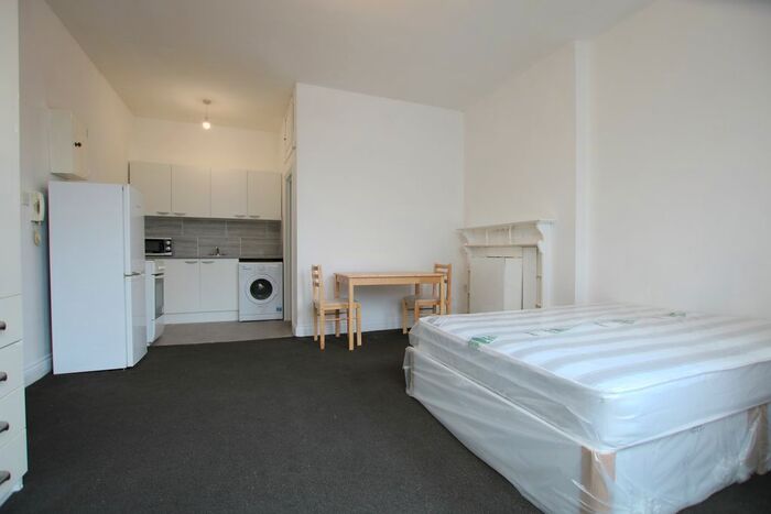 Studio To Rent In St Pauls Avenue, Willesden Green, London, NW2