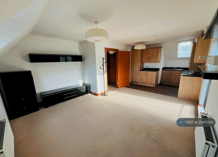 2 Bedroom Flat To Rent In South Street, Bishop's Stortford, CM23