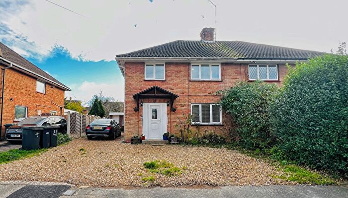 4 Bedroom Semi-Detached House To Rent In Kendale Road, Luton, LU4