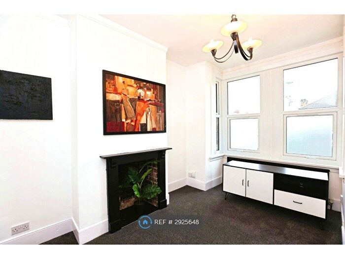 2 Bedroom Flat To Rent In Francis Road, London, E10