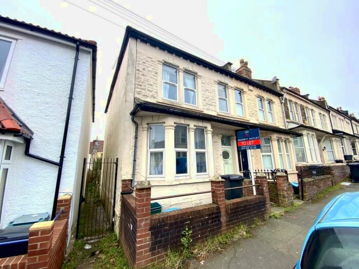 3 Bedroom End Of Terrace House To Rent In Boston Road, Horfield, Bristol, BS7